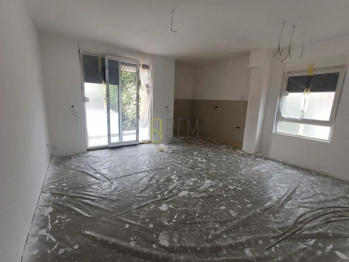 Prodaja, jednosoban stan, 55m², Momišići, Podgorica