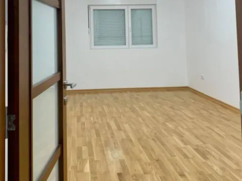 Izdavanje, dvosoban stan, 60m², Tuški Put, Podgorica - image 3