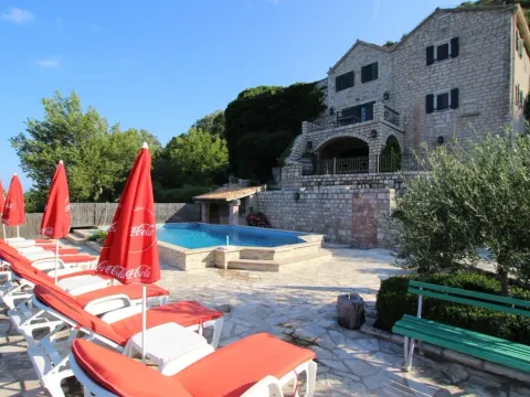 Izdavanje, kuća, 350m², Budva, Crna Gora - image 10