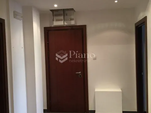 Rent, two bedroom apartment, 166m², Podgorica, Crna Gora - image 13