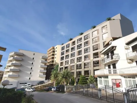 Prodaja, dvosoban stan, 101m², Bečići, Budva - image 1