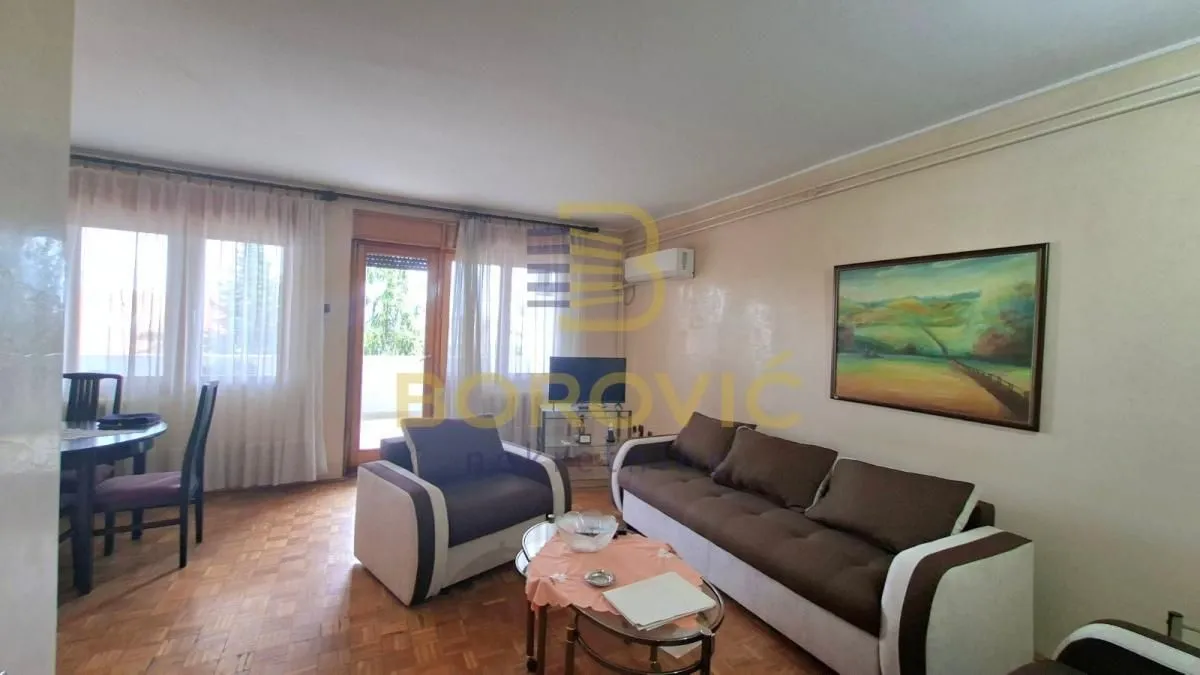Izdavanje, trosoban stan, 80m², Savski Venac, Beograd