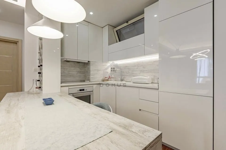Prodaja, dvosoban stan, 90m², Budva, Crna Gora