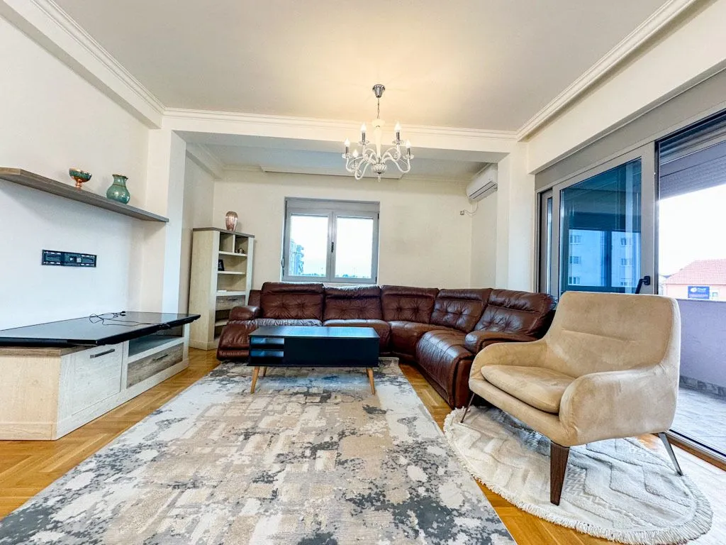 Izdavanje, dvosoban stan, 75m², Stari Aerodrom, Podgorica