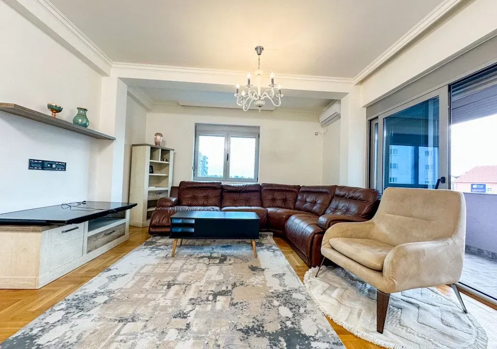 Izdavanje, dvosoban stan, 75m², Stari Aerodrom, Podgorica