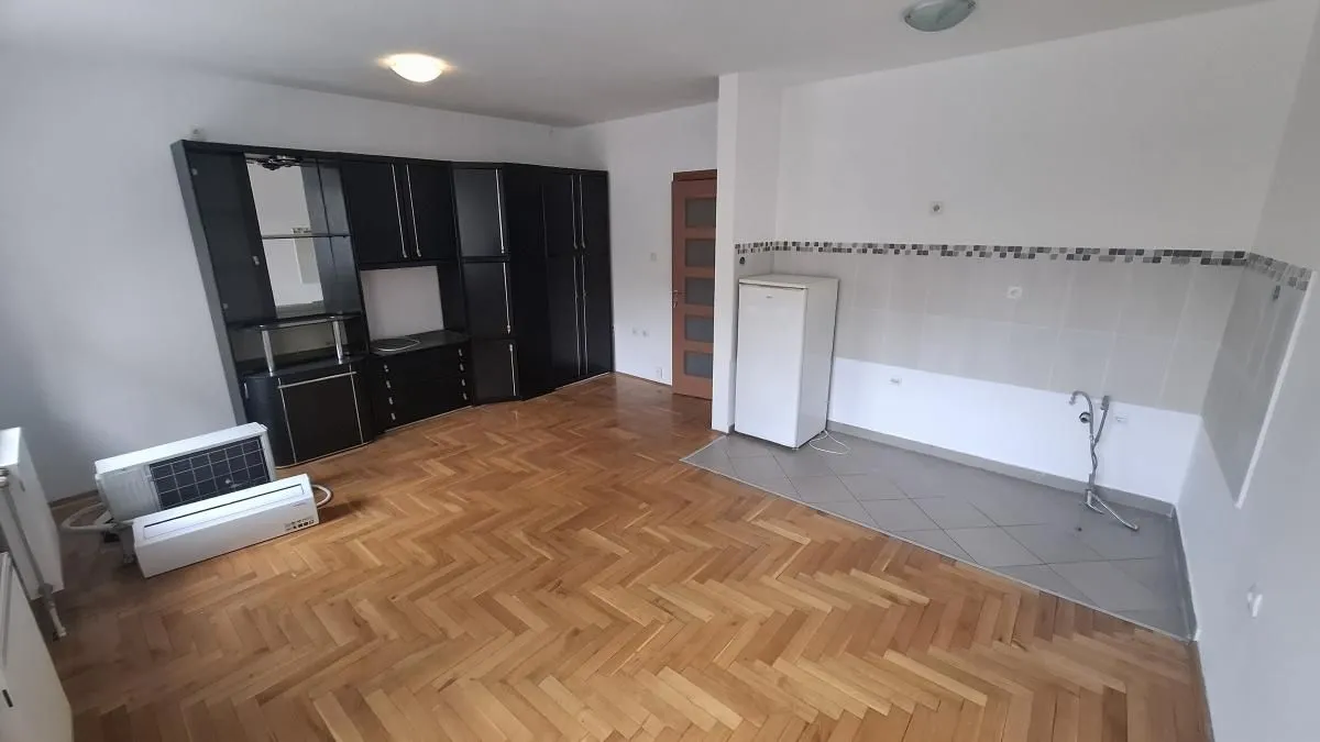 Izdavanje, dvosoban stan, 67m², Nova Detelinara, Novi Sad Sve Podlokacije