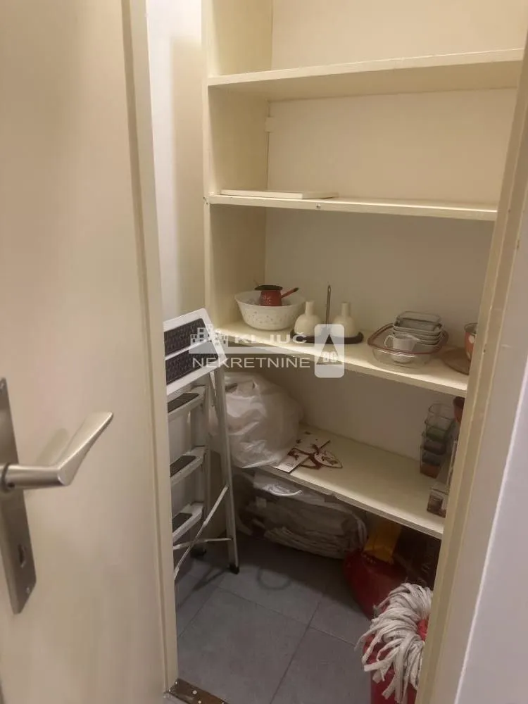 Rent, two bedroom apartment, 70m², Kalenić Pijaca, Vračar Sve Podlokacije