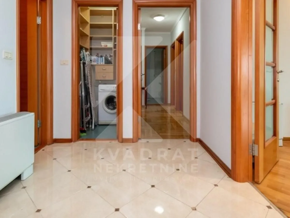 Prodaja, trosoban stan, 140m², Preko Morače, Podgorica