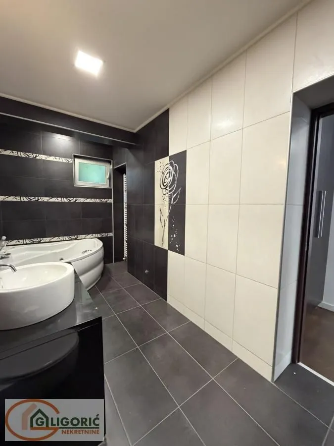 Sale, three bedroom apartment, 103m², Cvetni Trg, Vračar Sve Podlokacije