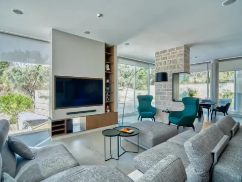 Rent, house, 750m², Sveti Stefan, Budva - image 3