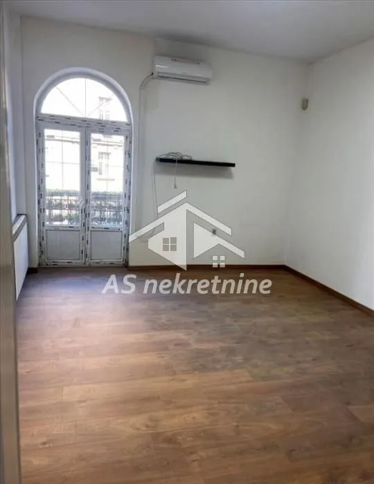 Rent, four bedroom apartment, 107m², Stari Grad, Beograd