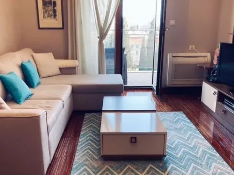 Izdavanje, dvosoban stan, 70m², Gorica C, Podgorica