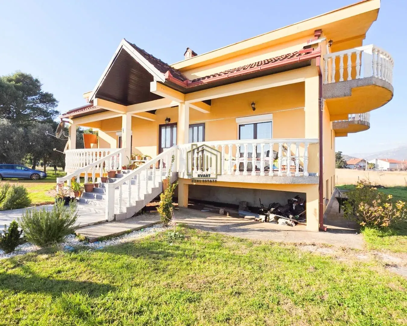 Prodaja, kuća, 350m², Zlatica, Podgorica