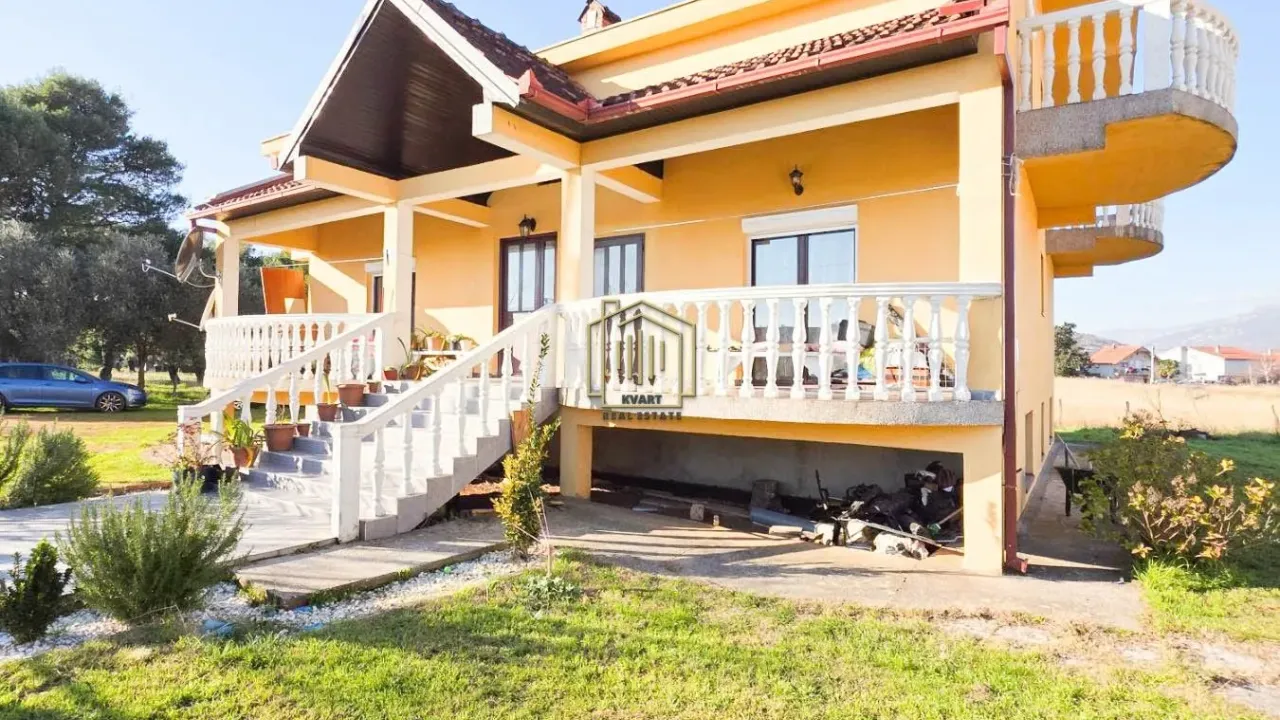 Prodaja, kuća, 350m², Zlatica, Podgorica