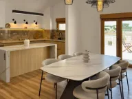 Izdavanje, dvosoban stan, 136m², Tivat, Crna Gora - image 1