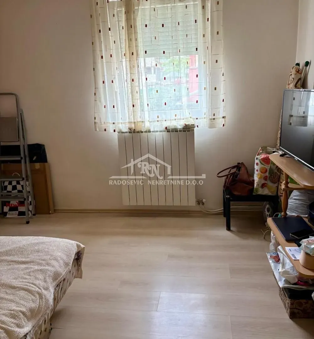 Prodaja, četvorosoban stan, 89m², Petlovo Brdo, Beograd