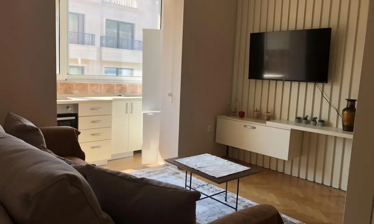 Izdavanje, dvosoban stan, 55m², Centar, Tivat