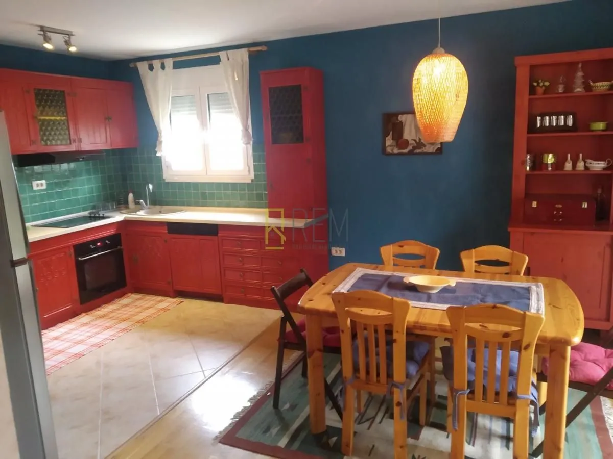 Rent, house, 190m², Tološi, Podgorica