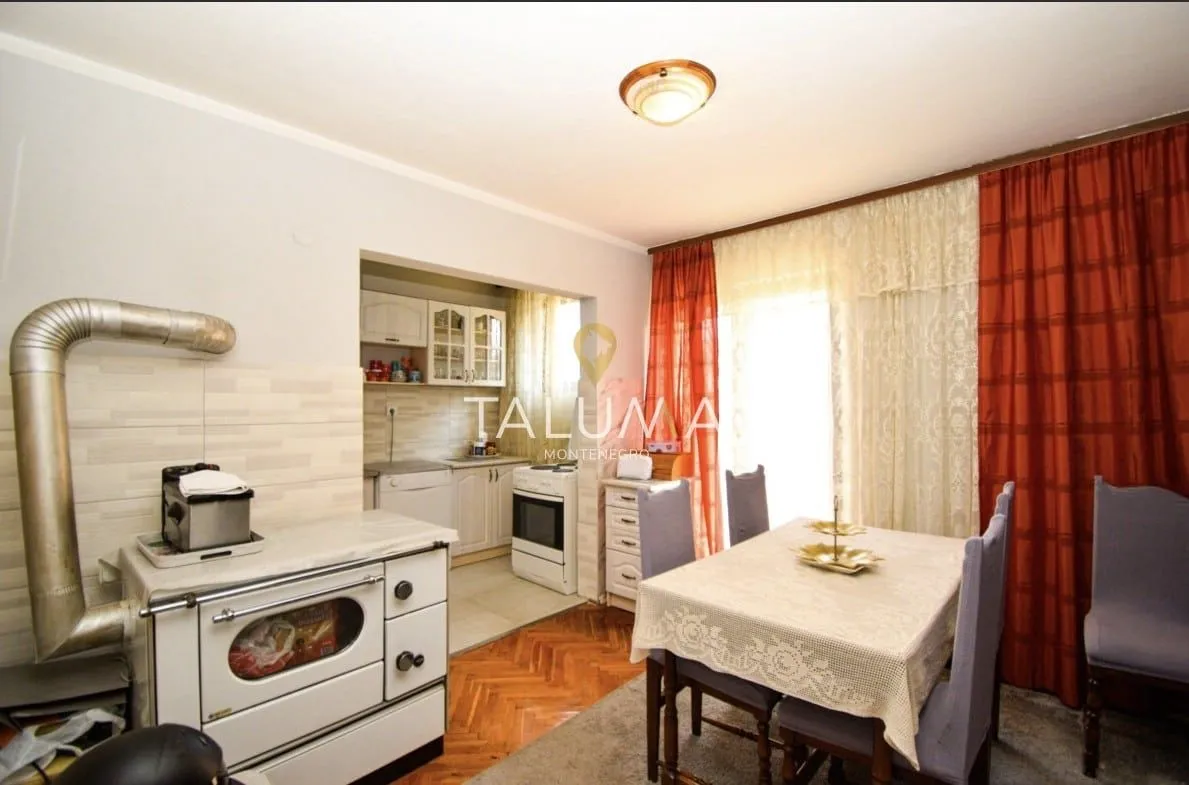 Sale, house, 300m², Stari Aerodrom, Podgorica