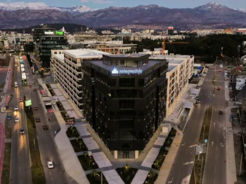 Izdavanje, poslovni prostor, 300m², Kod Capital Plaze, Podgorica - image 2