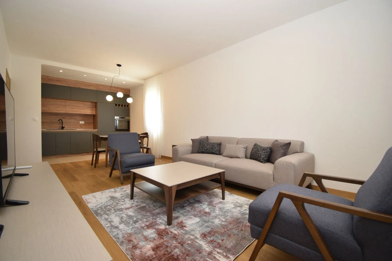 Izdavanje, dvosoban stan, 72m², New City, Podgorica