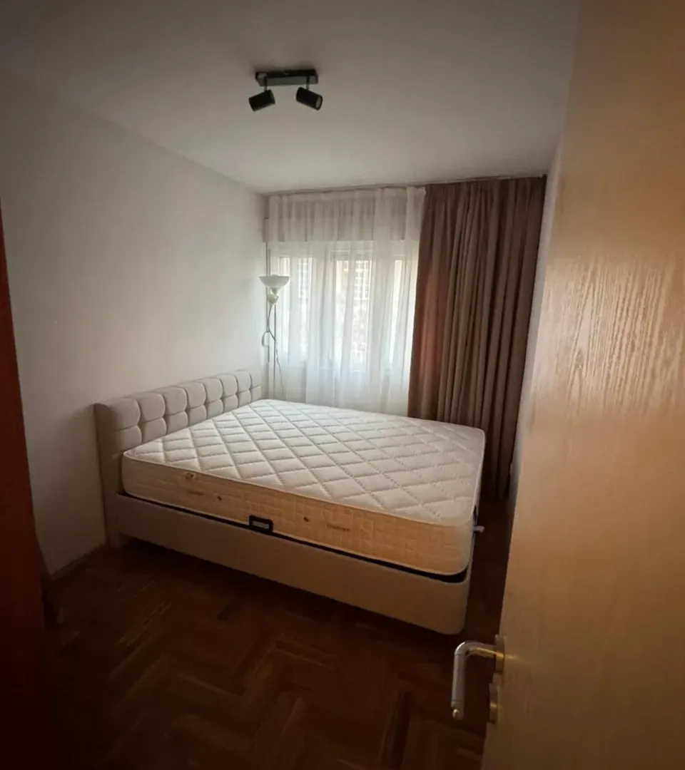 Izdavanje, jednosoban stan, 35m², Centar, Podgorica