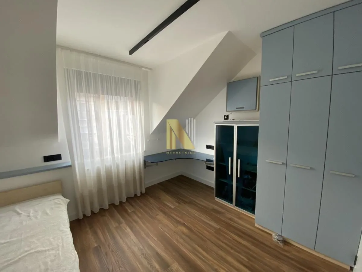 Prodaja, četvorosoban stan, 119m², Centar, Novi Sad