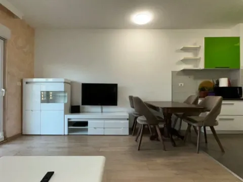 Izdavanje, dvosoban stan, 75m², City Kvart, Podgorica - image 3