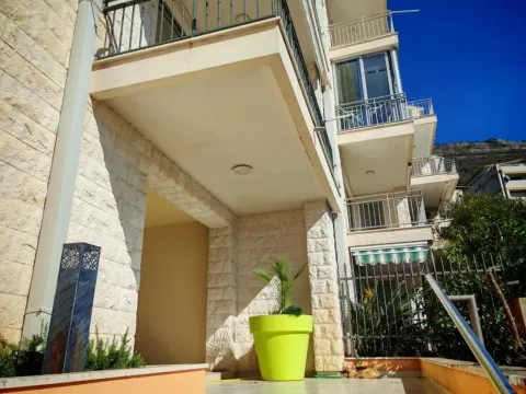Sale, two bedroom apartment, 54m², Petrovac, Budva - image 11