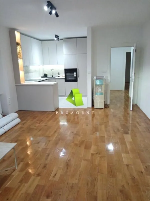 Rent, office space, 93m², Medijana, Niš