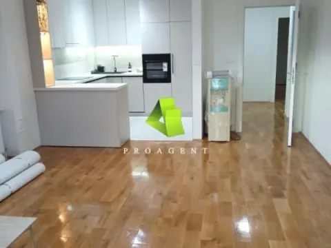 Rent, office space, 93m², Medijana, Niš