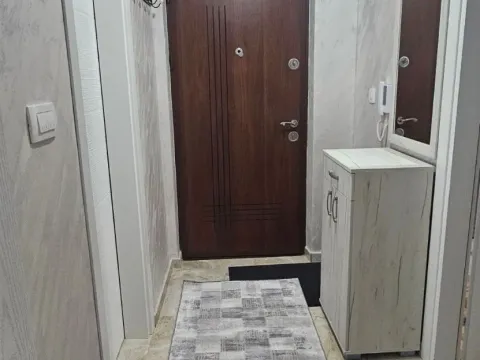 Izdavanje, jednosoban stan, 42m², Tuški Put, Podgorica - image 2