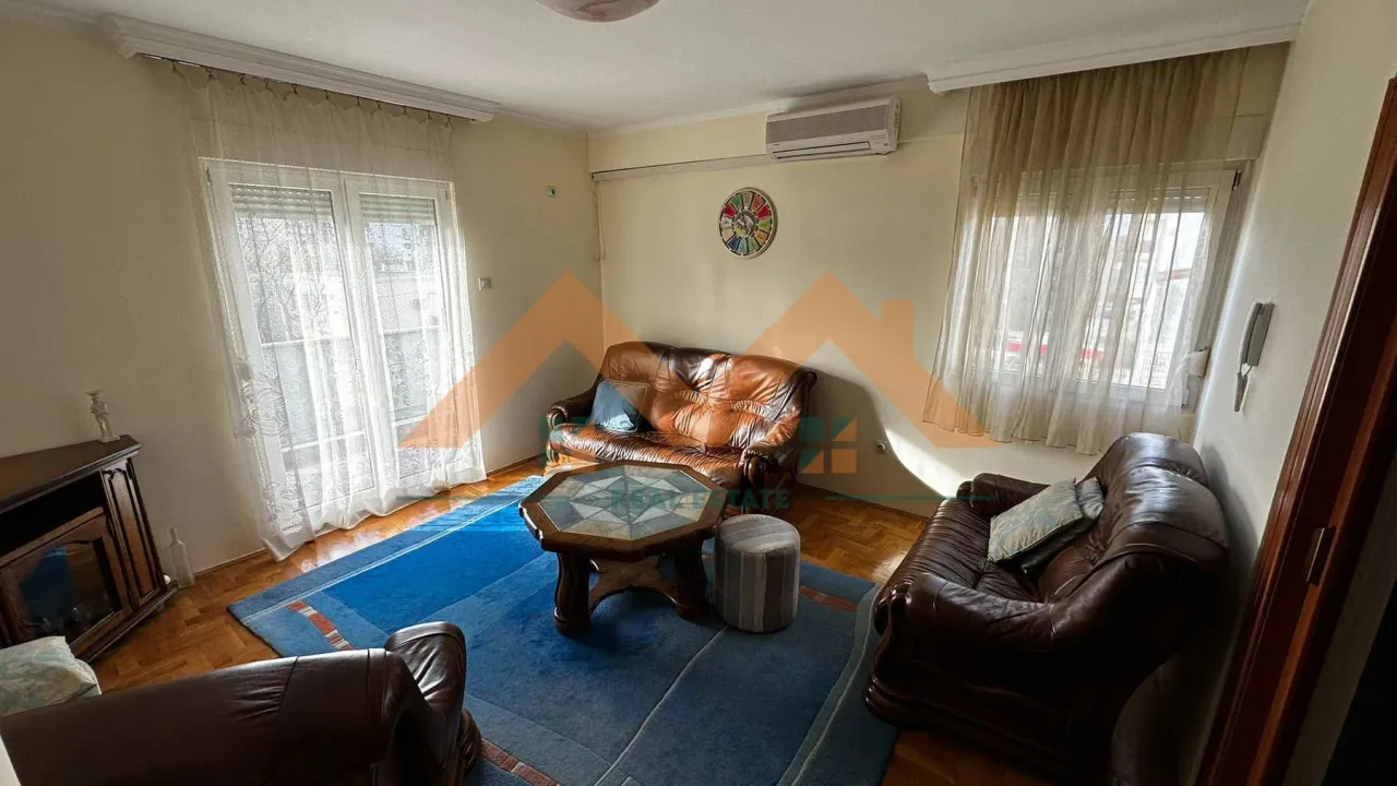 Izdavanje, dvosoban stan, 70m², Pobrežje, Podgorica