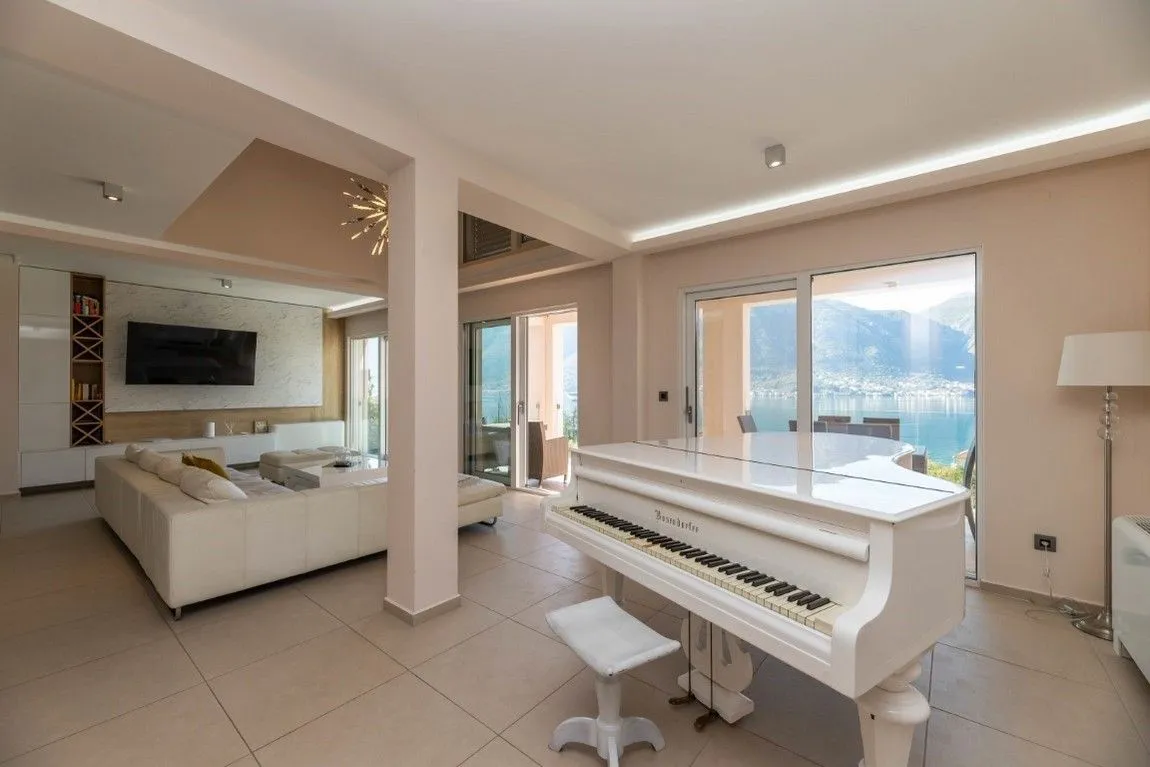 Prodaja, kuća, 300m², Sveti Stasije, Kotor