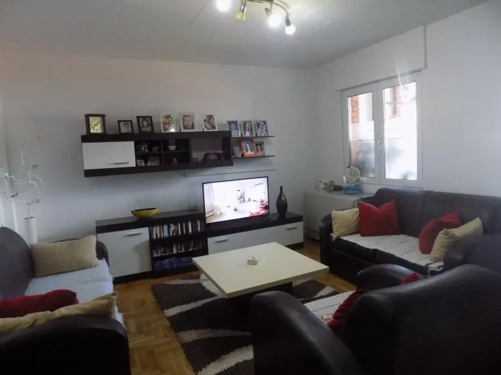 Prodaja, trosoban stan, 66m², Ćuprija, Srbija