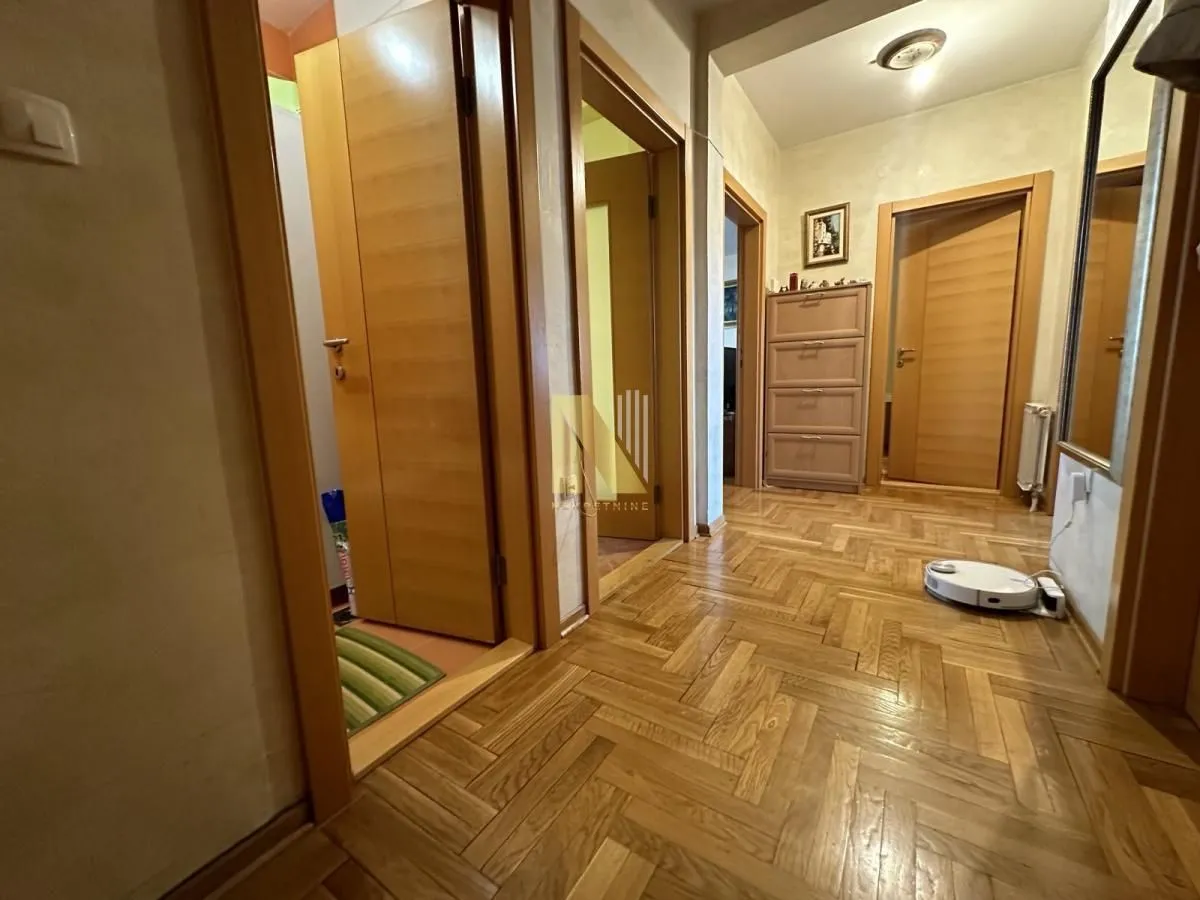 Prodaja, trosoban stan, 97m², Centar, Novi Sad