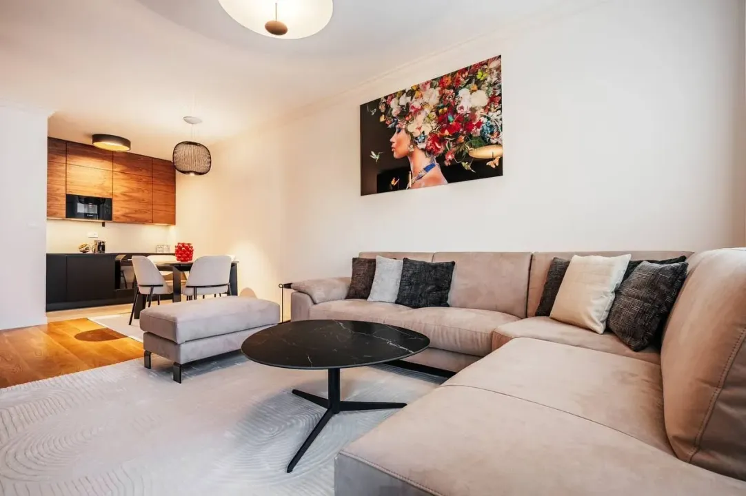 Izdavanje, jednosoban stan, 50m², Central Point, Podgorica