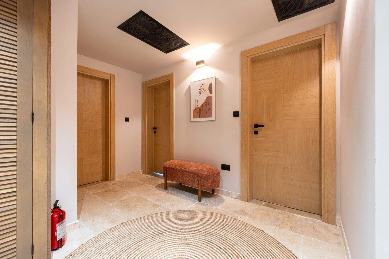 Sale, house, 374m², Drobni pijesak, Budva