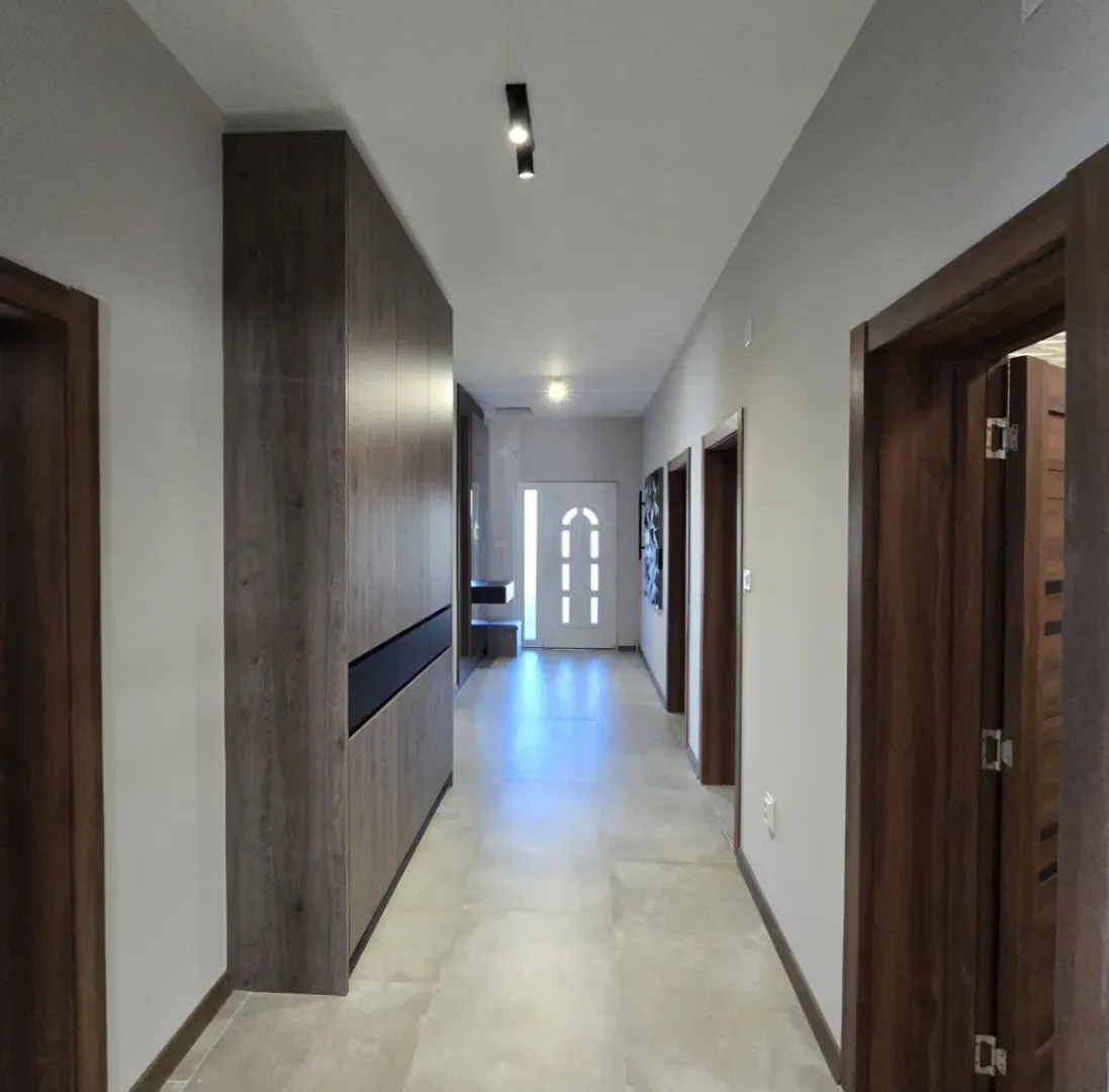 Rent, three bedroom apartment, 180m², Tološi, Podgorica