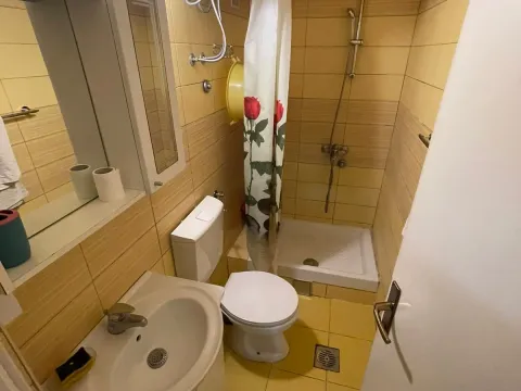 Izdavanje, dvosoban stan, 52m², Centar, Bar - image 6