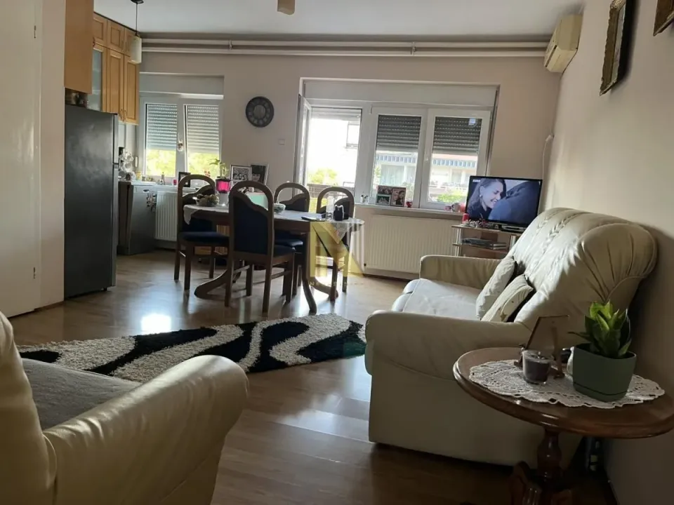 Prodaja, trosoban stan, 69m², Banatić, Novi Sad Sve Podlokacije