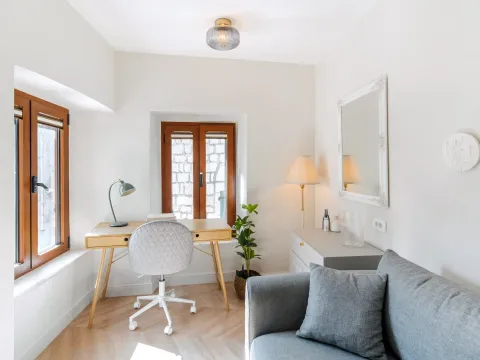 Prodaja, dvosoban stan, 43m², Centar, Kotor - image 10