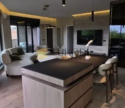 Izdavanje, trosoban stan, 82m², Olimp, Zvezdara Sve Podlokacije - image 3