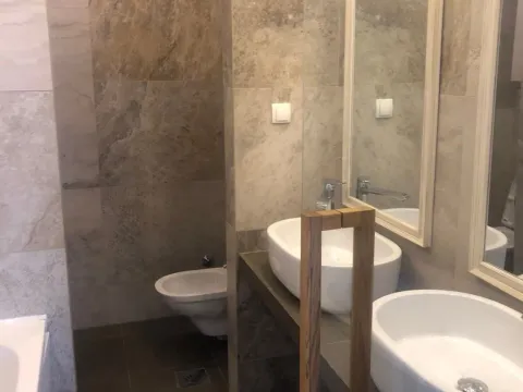 Izdavanje, dvosoban stan, 108m², Centar, Budva - image 17