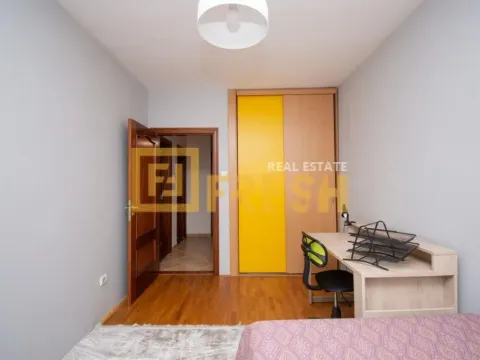 Izdavanje, dvosoban stan, 94m², Centar, Podgorica - image 21