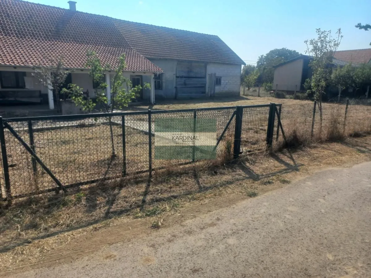 Prodaja, kuća, 219m², Medjulužje, Mladenovac