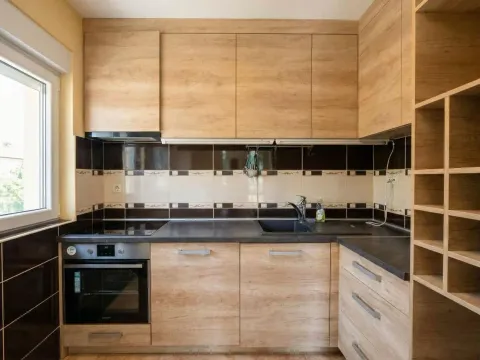 Rent, two bedroom apartment, 60m², Tivat, Crna Gora - image 4