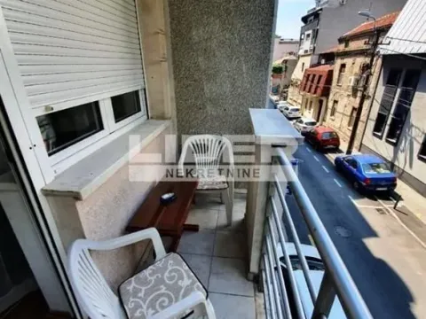 Rent, one bedroom apartment, 43m², Neimar, Vračar Sve Podlokacije - image 14