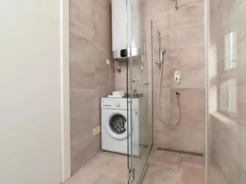 Izdavanje, dvosoban stan, 50m², Budva, Crna Gora - image 10