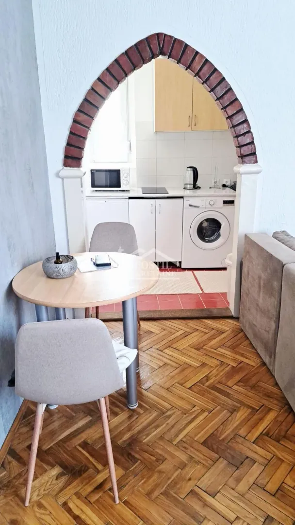 Izdavanje, jednosoban stan, 30m², Stari Grad, Beograd